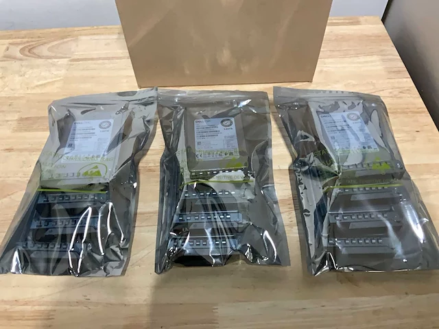 Dell ssd 3,84tb incl. bracket (12x) - afbeelding 5 van  5