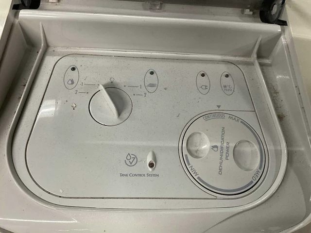 Delonghi de220 luchtontvochter - afbeelding 5 van  7