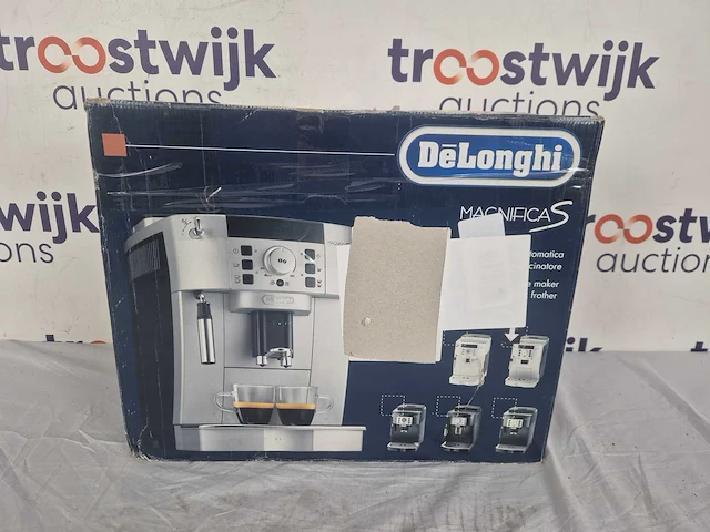 De'longhi magnifica s ecam22.110.sb - volautomatische espressomachine - zilver/zwart - afbeelding 2 van  2