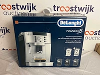 De'longhi magnifica s ecam22.110.sb - volautomatische espressomachine - zilver/zwart - afbeelding 2 van  2