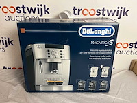 De'longhi magnifica s ecam22.110.sb - volautomatische espressomachine - zilver/zwart - afbeelding 2 van  2