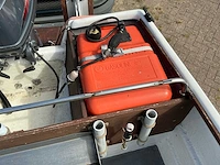 Delta 490 polyester consoleboot met buitenboordmotor - afbeelding 13 van  22