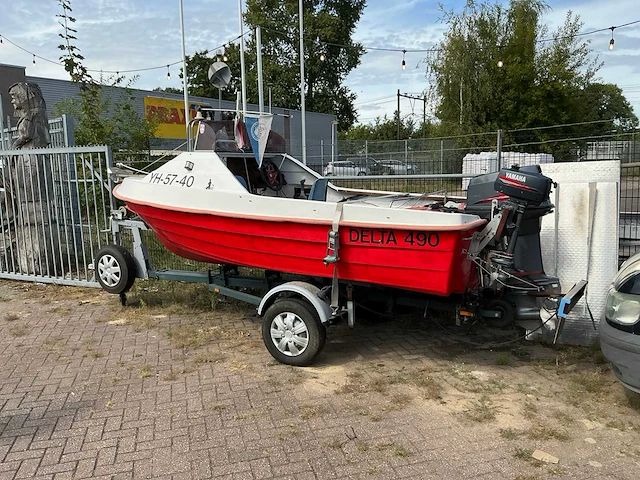 Delta 490 polyester consoleboot met buitenboordmotor - afbeelding 12 van  22