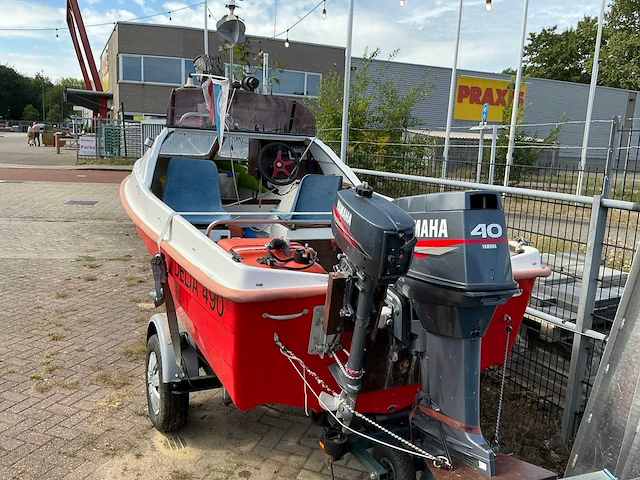Delta 490 polyester consoleboot met buitenboordmotor - afbeelding 17 van  22