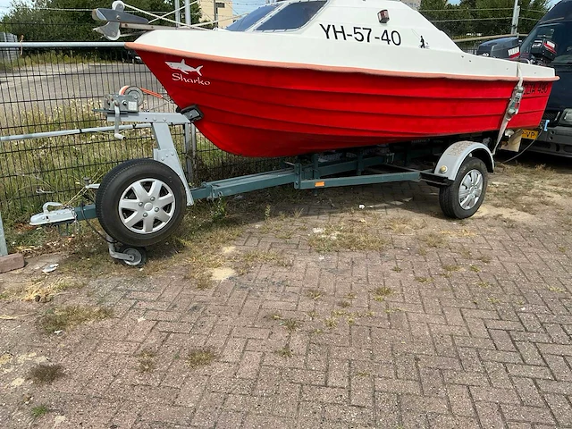 Delta 490 polyester consoleboot met buitenboordmotor - afbeelding 21 van  22