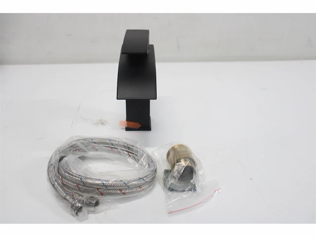 Delta faucet moderne badkamerkraan met een gat zwarte 10 gpm zwart - afbeelding 3 van  4