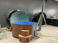 Deluxe hottub