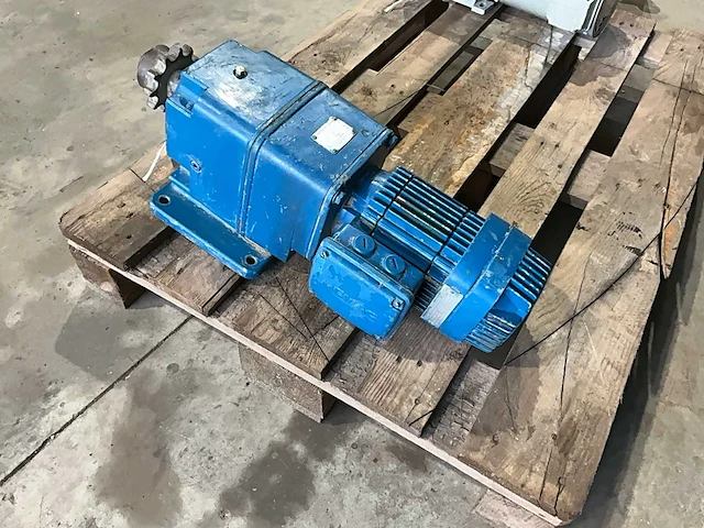 Demag d06 elektromotor met overbrenging - afbeelding 2 van  8