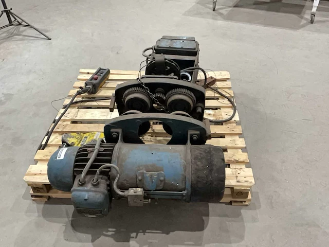 Demag elektrische takel met loopkat - afbeelding 4 van  9