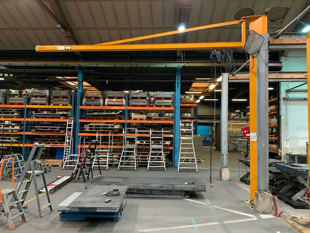 Demag kolom zwenkarmkraan - 250 kg. - afbeelding 1 van  7