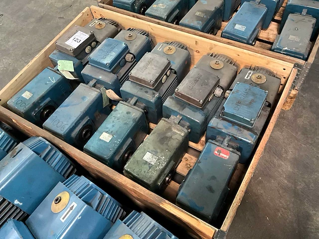 Demag wuh30dd elektromotor (5x) - afbeelding 2 van  5
