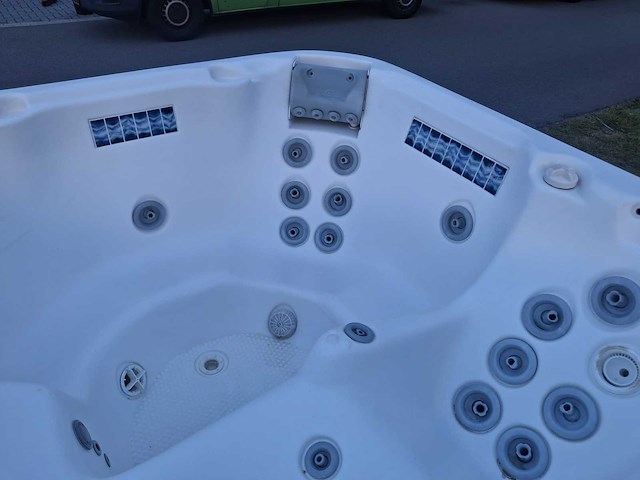 Demension one 5 persoons jacuzzi en buitenspa - afbeelding 10 van  25