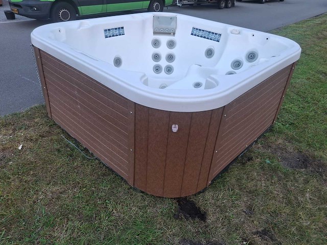 Demension one 5 persoons jacuzzi en buitenspa - afbeelding 19 van  25