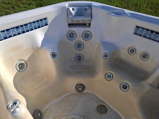 Demension one amerikaanse 6 persoons jacuzzi en buitenspa - afbeelding 24 van  26