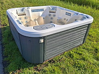 Demension one amerikaanse 6 persoons jacuzzi en buitenspa - afbeelding 13 van  26