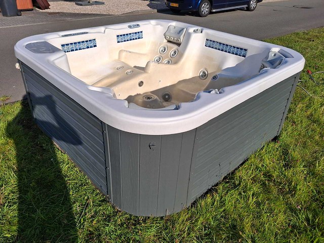 Demension one amerikaanse 6 persoons jacuzzi en buitenspa - afbeelding 15 van  26