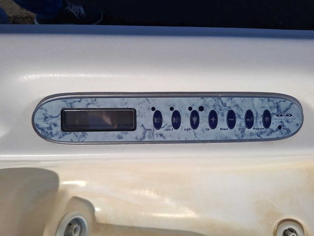 Demension one amerikaanse 6 persoons jacuzzi en buitenspa - afbeelding 22 van  26