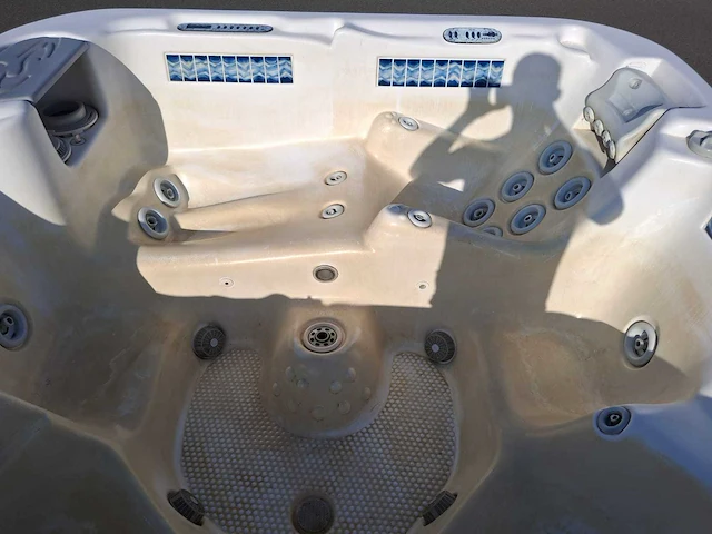 Demension one amerikaanse 6 persoons jacuzzi en buitenspa - afbeelding 5 van  26