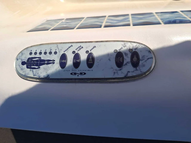 Demension one amerikaanse 6 persoons jacuzzi en buitenspa - afbeelding 21 van  26