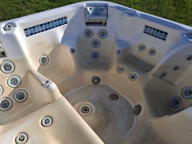 Demension one amerikaanse 6 persoons jacuzzi en buitenspa - afbeelding 26 van  26
