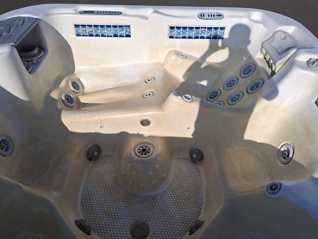 Demension one amerikaanse 6 persoons jacuzzi en buitenspa - afbeelding 13 van  26