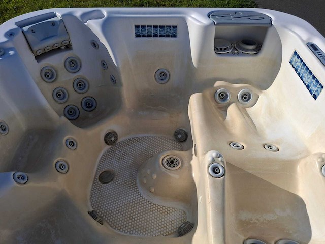 Demension one amerikaanse 6 persoons jacuzzi en buitenspa - afbeelding 14 van  26