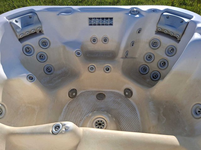Demension one amerikaanse 6 persoons jacuzzi en buitenspa - afbeelding 17 van  26