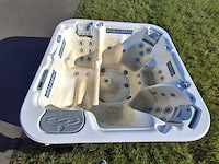 Demension one amerikaanse 6 persoons jacuzzi en buitenspa