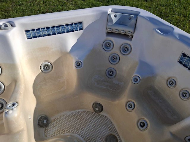 Demension one amerikaanse 6 persoons jacuzzi en buitenspa - afbeelding 8 van  26