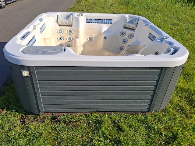 Demension one amerikaanse 6 persoons jacuzzi en buitenspa - afbeelding 14 van  26