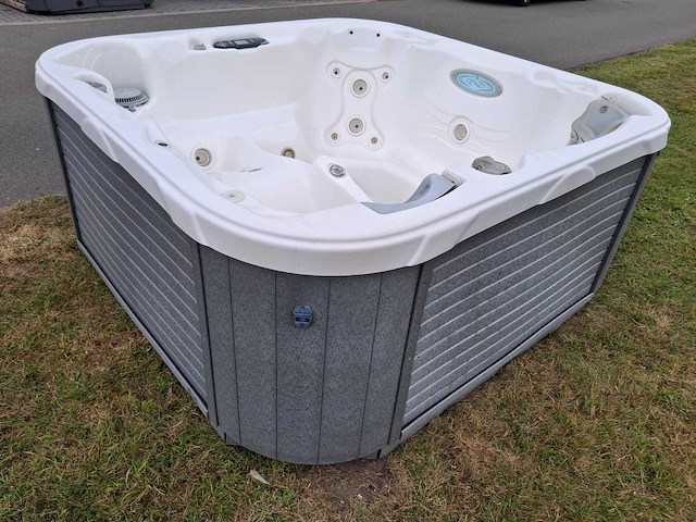 Demension one spa 5 persoons amerikaans jacuzzi en buitenspa - afbeelding 17 van  31