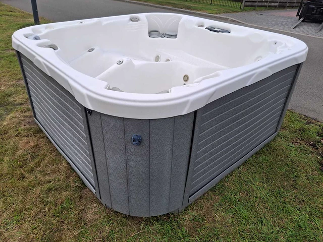 Demension one spa 5 persoons amerikaans jacuzzi en buitenspa - afbeelding 19 van  31