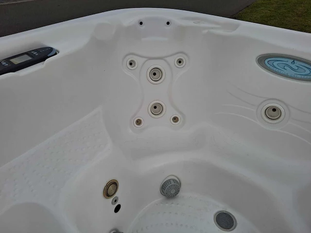 Demension one spa 5 persoons amerikaans jacuzzi en buitenspa - afbeelding 7 van  31