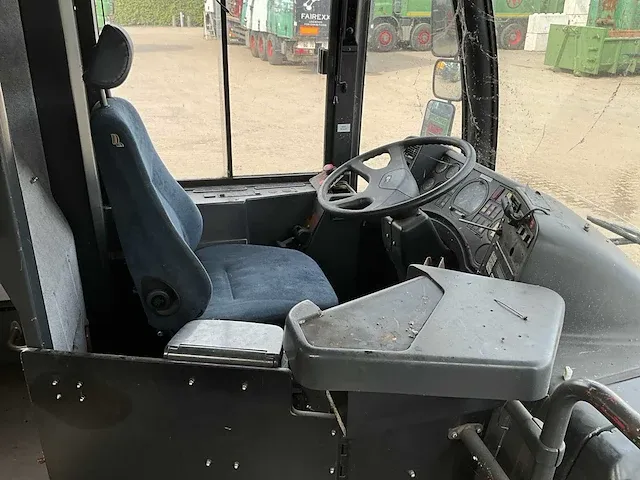 Den oudsten b95 personenbus - afbeelding 2 van  16