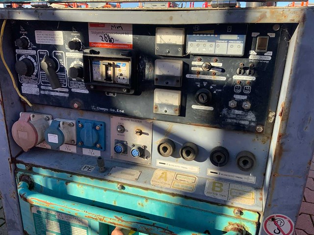 Denyo dlw 400esew dc lasaggregaat / ac stroomaggregaat aanhangwagen - afbeelding 9 van  13