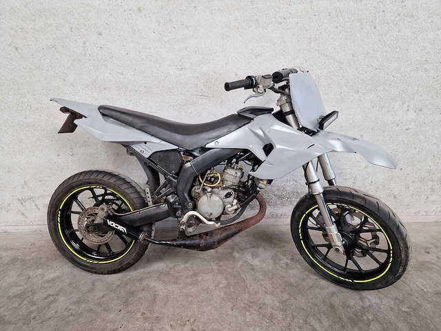 Derbi - bromfiets - senda-sm - 2t 45km uitvoering d838lr - afbeelding 1 van  8