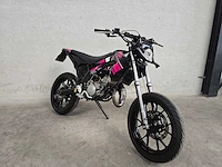 Derbi - bromfiets - senda-sm drd xtreme - 45km uitvoering dlr53t - afbeelding 4 van  10