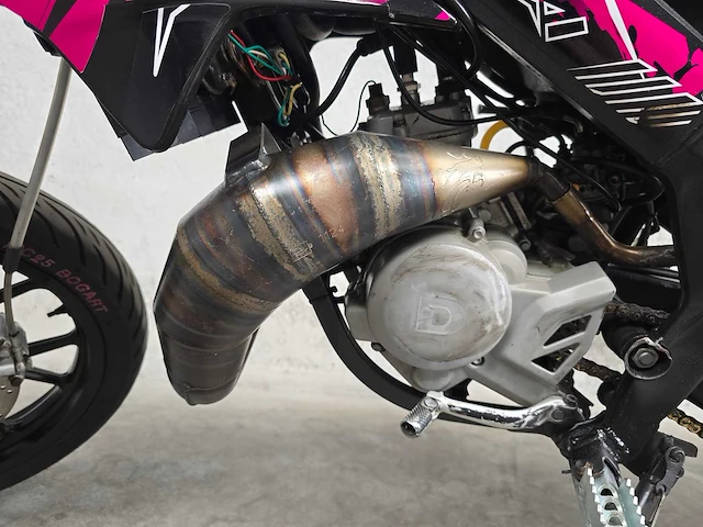 Derbi - bromfiets - senda-sm drd xtreme - 45km uitvoering dlr53t - afbeelding 10 van  10