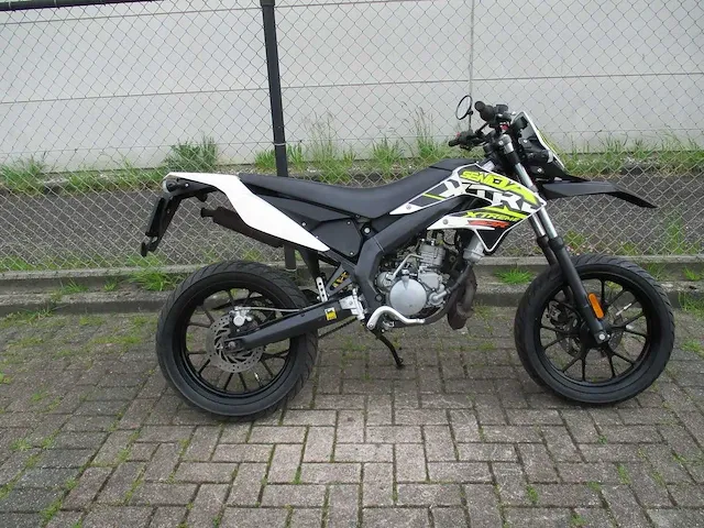 Derbi - bromfiets - senda xtreme 50 r - 2 tact - brommer - afbeelding 9 van  12