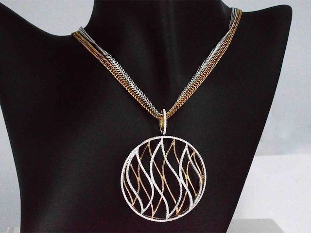 Design bi-colour gouden collier met groot uitgevoerde hanger en natuurlijke diamanten - afbeelding 1 van  7