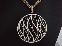 Design bi-colour gouden collier met groot uitgevoerde hanger en natuurlijke diamanten - afbeelding 2 van  7