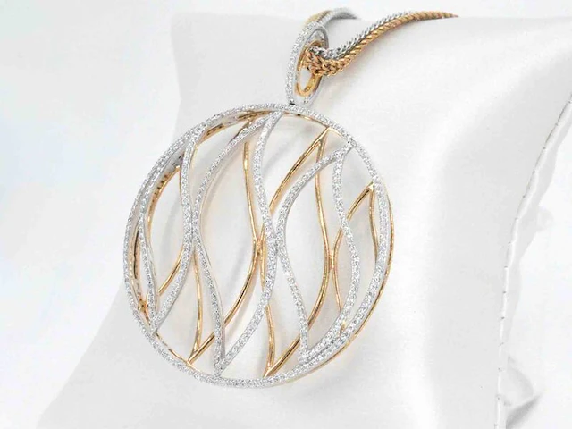 Design bi-colour gouden collier met groot uitgevoerde hanger en natuurlijke diamanten - afbeelding 3 van  7