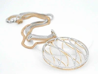 Design bi-colour gouden collier met groot uitgevoerde hanger en natuurlijke diamanten - afbeelding 5 van  7