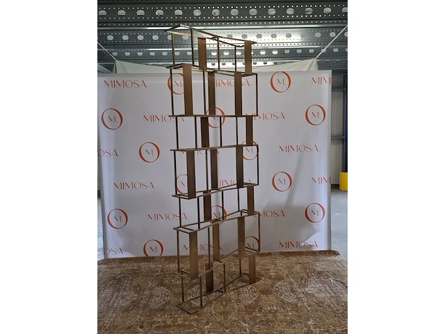 Design boekenkast baxter, design by draga & aurel, rafiki brass wall case - afbeelding 1 van  9