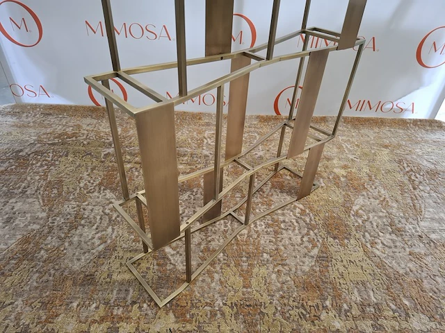 Design boekenkast baxter, design by draga & aurel, rafiki brass wall case - afbeelding 2 van  9