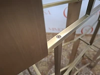 Design boekenkast baxter, design by draga & aurel, rafiki brass wall case - afbeelding 6 van  9