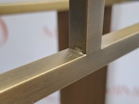 Design boekenkast baxter, design by draga & aurel, rafiki brass wall case - afbeelding 9 van  9