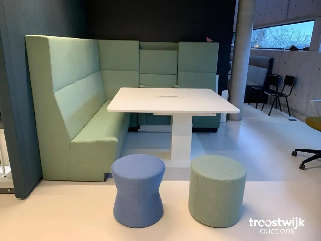 Design en kantoormeubilair o.a herman miller, vitra , ahrend , gispen en girofle