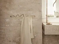 Design keukenstang met handdoekhanger ferm living, kitchen rod 5480 - curvature towel hanger , zwart - brass - afbeelding 5 van  5