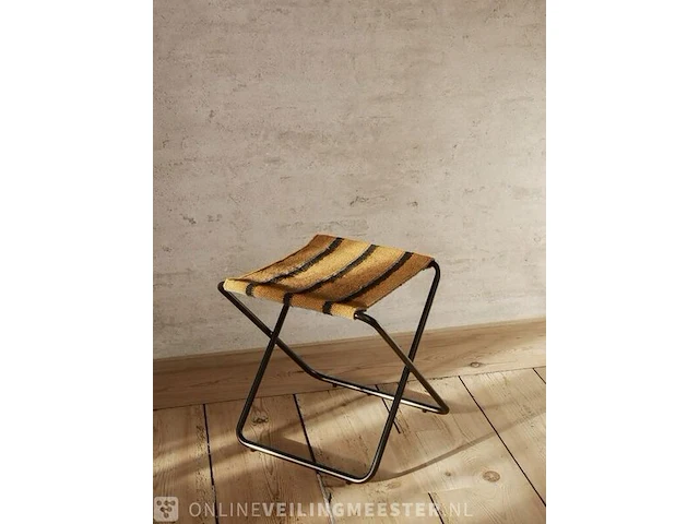 Design klapkruk ferm living, desert stool, black stripe - afbeelding 1 van  2